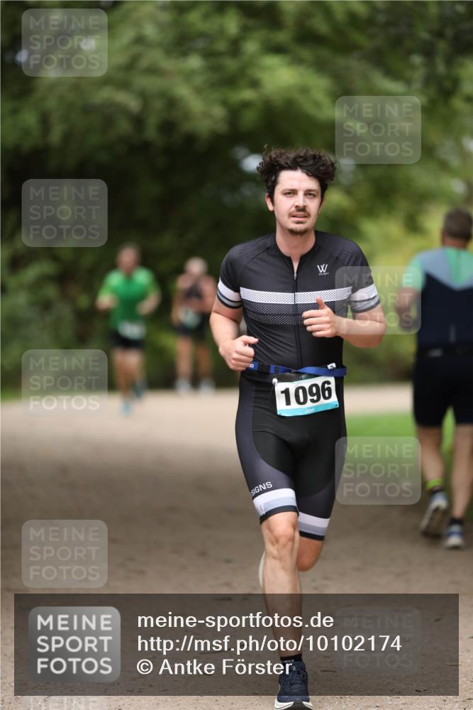 30.08.2026 - Elbe Triathlon Hamburg Antke Förster http://msf.ph/oto/10102174 30.08.2026 11:23:11 Laufen 1096 meine-sportfotos.de