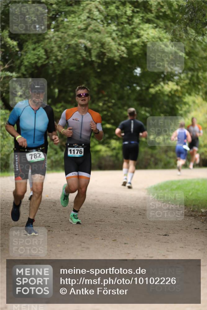 30.08.2026 - Elbe Triathlon Hamburg Antke Förster http://msf.ph/oto/10102226 30.08.2026 11:23:40 Laufen 782, 1176 meine-sportfotos.de