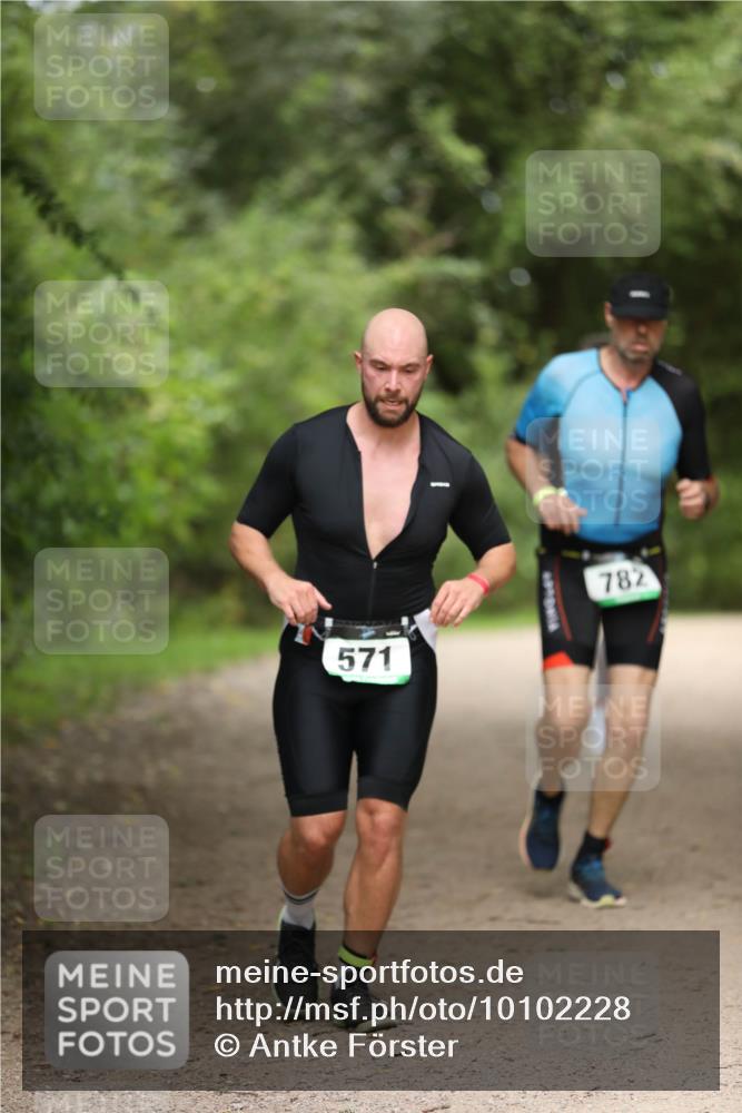 30.08.2026 - Elbe Triathlon Hamburg Antke Förster http://msf.ph/oto/10102228 30.08.2026 11:23:41 Laufen 571, 782 meine-sportfotos.de