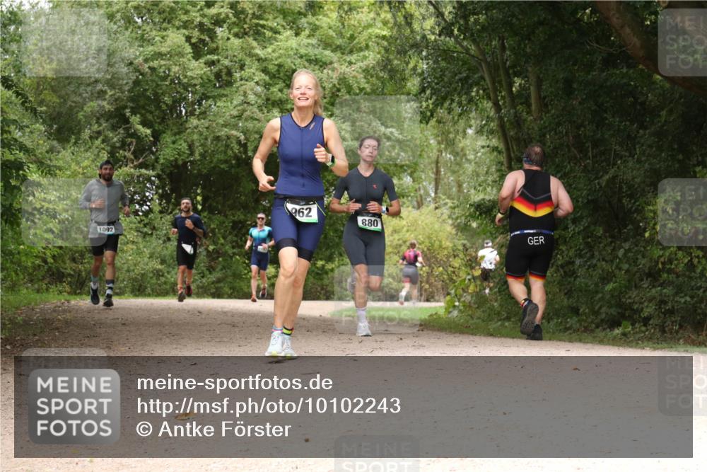30.08.2026 - Elbe Triathlon Hamburg Antke Förster http://msf.ph/oto/10102243 30.08.2026 11:27:24 Laufen 962, 880, 1092 meine-sportfotos.de