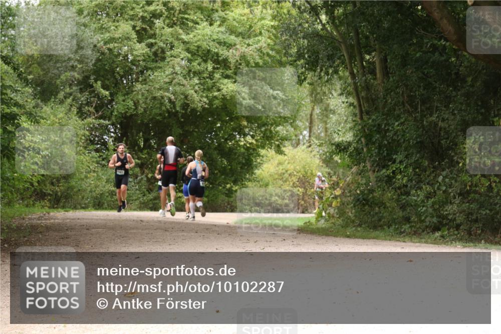 30.08.2026 - Elbe Triathlon Hamburg Antke Förster http://msf.ph/oto/10102287 30.08.2026 11:27:48 Laufen 1081 meine-sportfotos.de