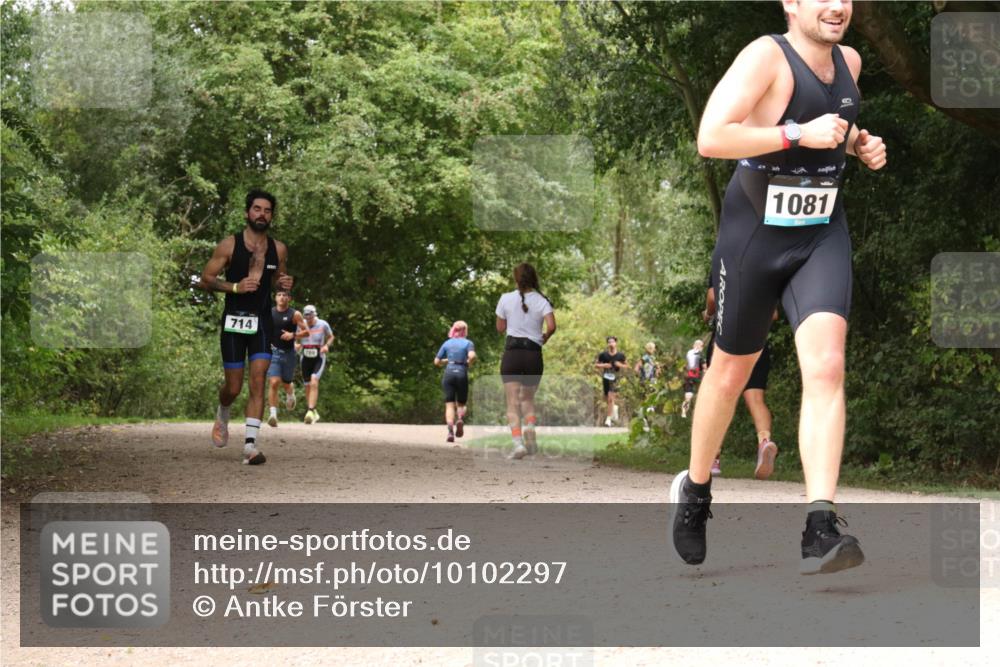 30.08.2026 - Elbe Triathlon Hamburg Antke Förster http://msf.ph/oto/10102297 30.08.2026 11:27:57 Laufen 714, 1081 meine-sportfotos.de