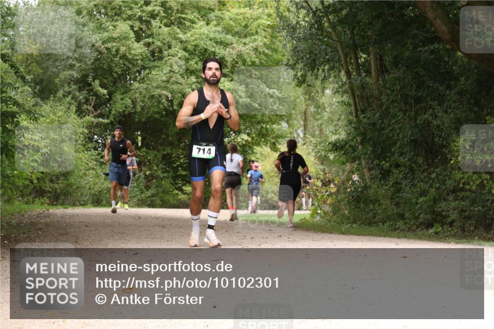 30.08.2026 - Elbe Triathlon Hamburg Antke Förster http://msf.ph/oto/10102301 30.08.2026 11:27:59 Laufen 714 meine-sportfotos.de