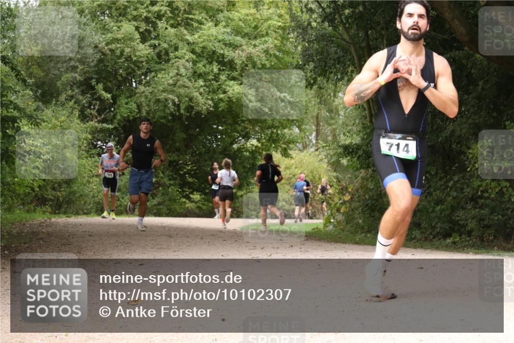 30.08.2026 - Elbe Triathlon Hamburg Antke Förster http://msf.ph/oto/10102307 30.08.2026 11:28:01 Laufen 789, 714 meine-sportfotos.de