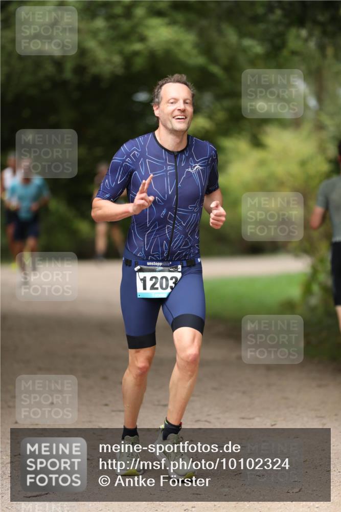 30.08.2026 - Elbe Triathlon Hamburg Antke Förster http://msf.ph/oto/10102324 30.08.2026 11:24:54 Laufen 1203 meine-sportfotos.de