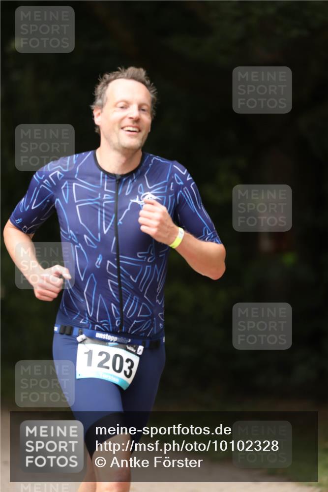 30.08.2026 - Elbe Triathlon Hamburg Antke Förster http://msf.ph/oto/10102328 30.08.2026 11:24:55 Laufen 1203 meine-sportfotos.de