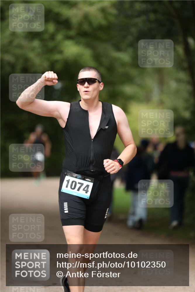 30.08.2026 - Elbe Triathlon Hamburg Antke Förster http://msf.ph/oto/10102350 30.08.2026 11:25:07 Laufen 1074 meine-sportfotos.de