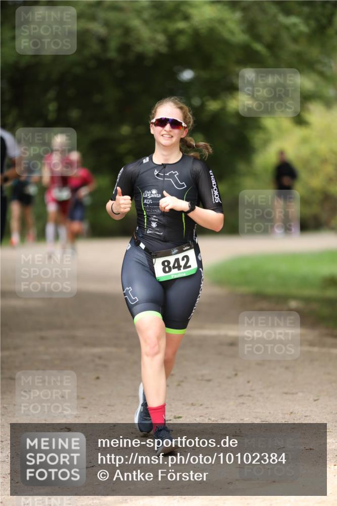 30.08.2026 - Elbe Triathlon Hamburg Antke Förster http://msf.ph/oto/10102384 30.08.2026 11:25:31 Laufen 842 meine-sportfotos.de