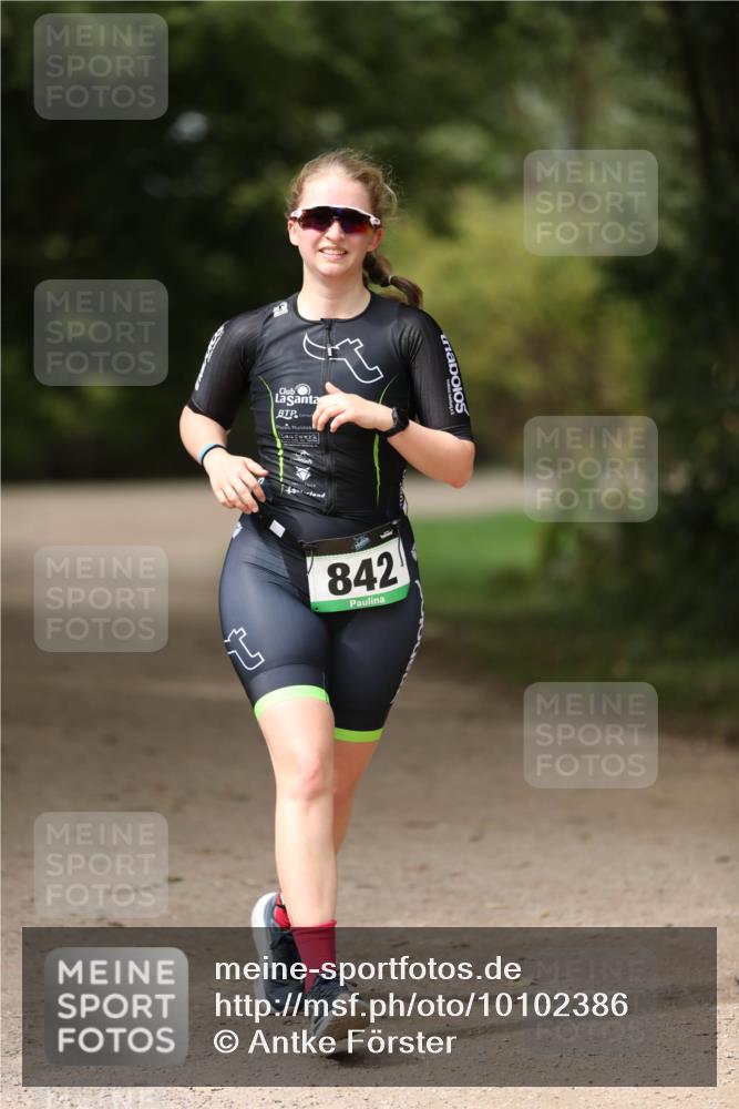 30.08.2026 - Elbe Triathlon Hamburg Antke Förster http://msf.ph/oto/10102386 30.08.2026 11:25:32 Laufen 842, 2 meine-sportfotos.de