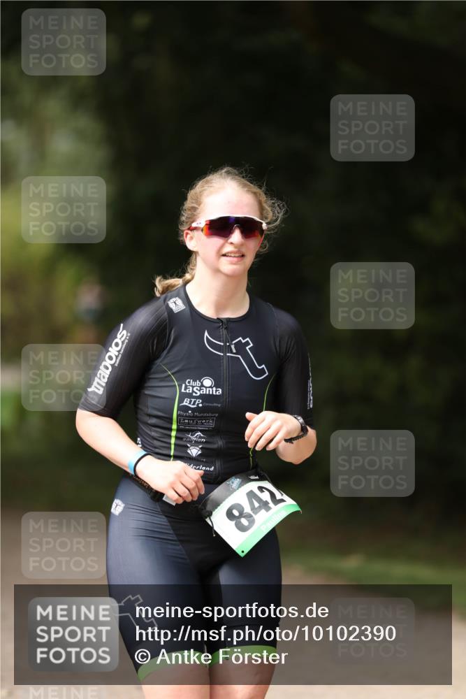 30.08.2026 - Elbe Triathlon Hamburg Antke Förster http://msf.ph/oto/10102390 30.08.2026 11:25:33 Laufen 842 meine-sportfotos.de
