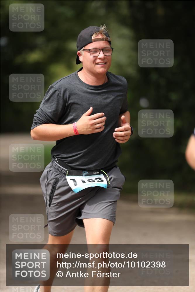 30.08.2026 - Elbe Triathlon Hamburg Antke Förster http://msf.ph/oto/10102398 30.08.2026 11:25:37 Laufen 1103 meine-sportfotos.de