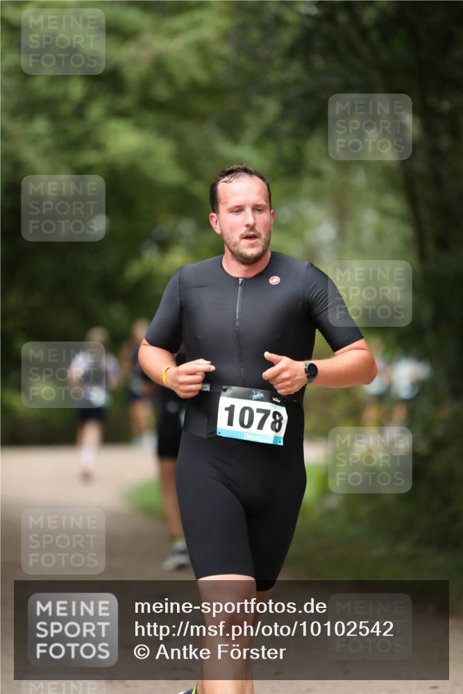 30.08.2026 - Elbe Triathlon Hamburg Antke Förster http://msf.ph/oto/10102542 30.08.2026 11:27:11 Laufen 1078 meine-sportfotos.de