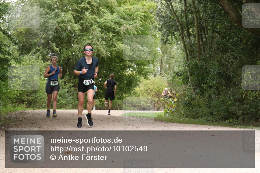 30.08.2026 - Elbe Triathlon Hamburg Antke Förster http://msf.ph/oto/10102549 30.08.2026 11:30:53 Laufen 942, 843 meine-sportfotos.de