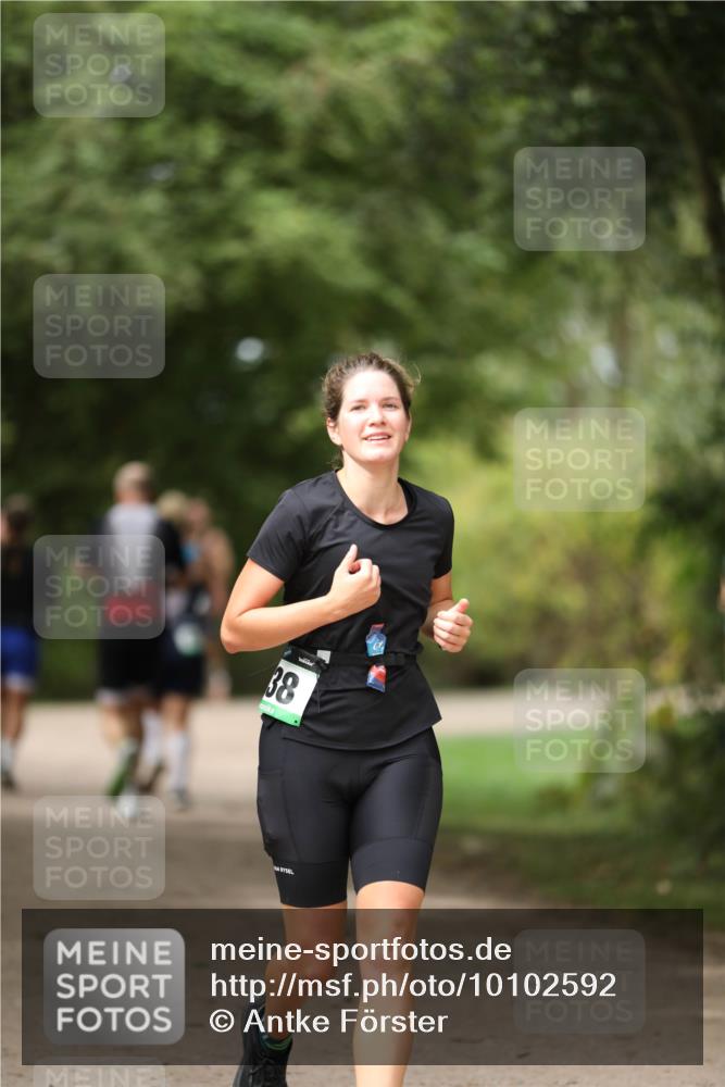 30.08.2026 - Elbe Triathlon Hamburg Antke Förster http://msf.ph/oto/10102592 30.08.2026 11:27:46 Laufen 38 meine-sportfotos.de