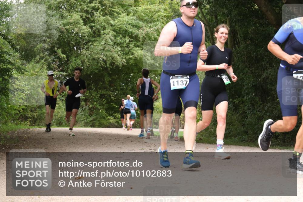 30.08.2026 - Elbe Triathlon Hamburg Antke Förster http://msf.ph/oto/10102683 30.08.2026 11:32:31 Laufen 1137 meine-sportfotos.de