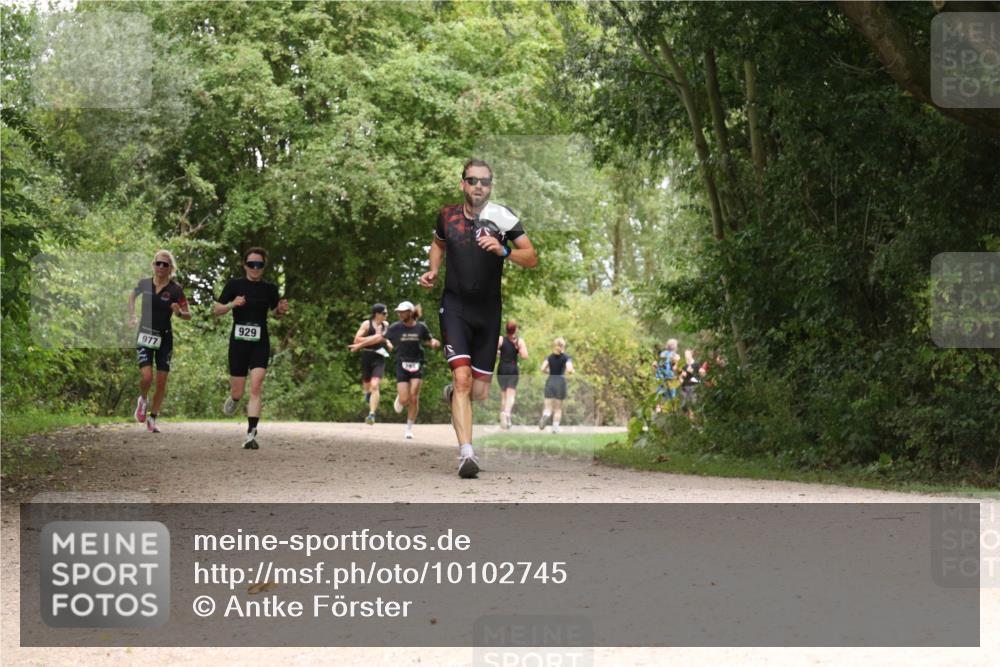 30.08.2026 - Elbe Triathlon Hamburg Antke Förster http://msf.ph/oto/10102745 30.08.2026 11:33:55 Laufen 977, 929 meine-sportfotos.de