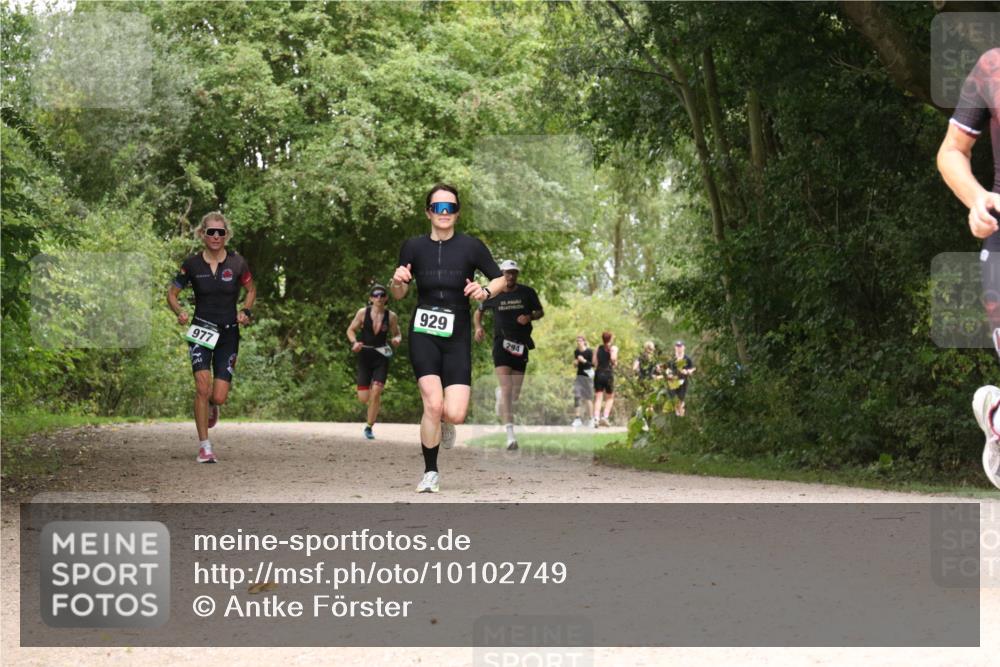 30.08.2026 - Elbe Triathlon Hamburg Antke Förster http://msf.ph/oto/10102749 30.08.2026 11:33:58 Laufen 977, 929, 294 meine-sportfotos.de