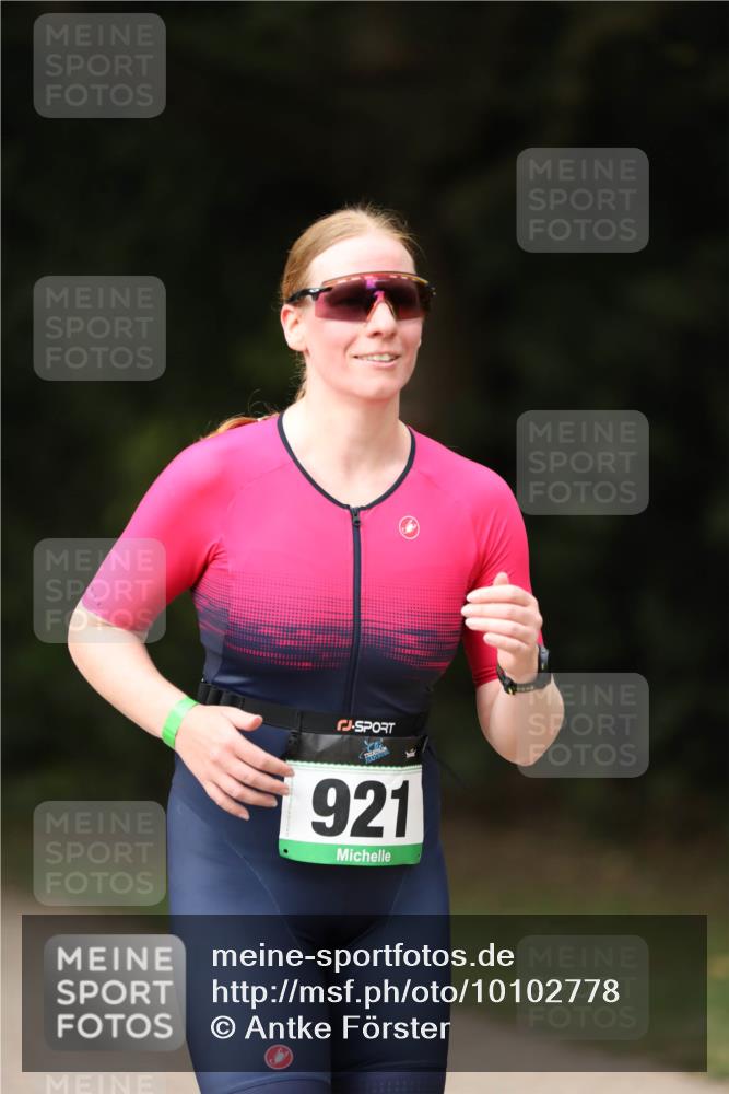 30.08.2026 - Elbe Triathlon Hamburg Antke Förster http://msf.ph/oto/10102778 30.08.2026 11:29:50 Laufen 921 meine-sportfotos.de