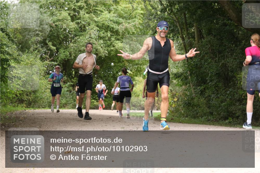 30.08.2026 - Elbe Triathlon Hamburg Antke Förster http://msf.ph/oto/10102903 30.08.2026 11:35:43 Laufen 915, 3 meine-sportfotos.de