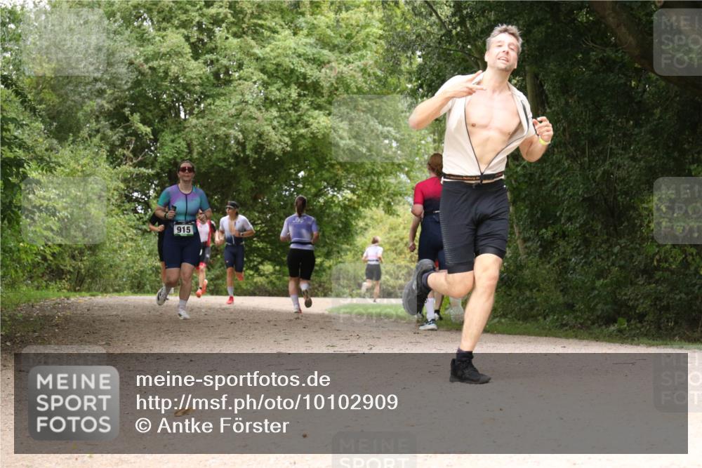 30.08.2026 - Elbe Triathlon Hamburg Antke Förster http://msf.ph/oto/10102909 30.08.2026 11:35:45 Laufen 915 meine-sportfotos.de