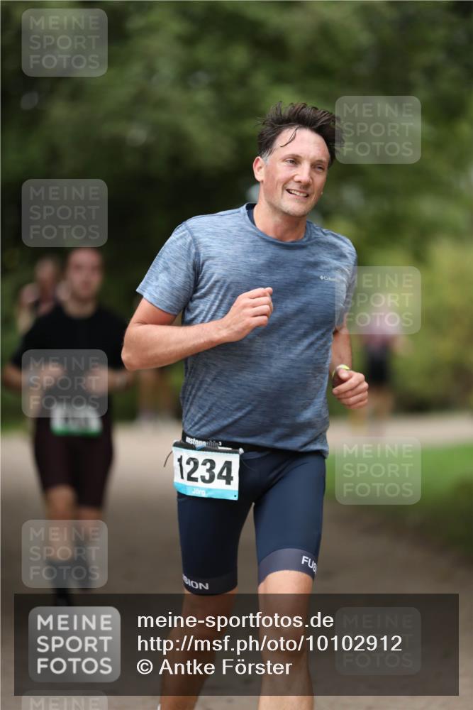 30.08.2026 - Elbe Triathlon Hamburg Antke Förster http://msf.ph/oto/10102912 30.08.2026 11:31:28 Laufen 1234 meine-sportfotos.de