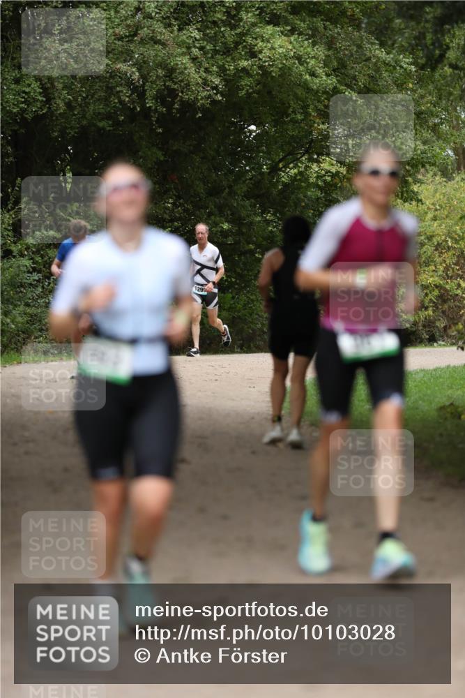 30.08.2026 - Elbe Triathlon Hamburg Antke Förster http://msf.ph/oto/10103028 30.08.2026 11:33:23 Laufen 1295 meine-sportfotos.de