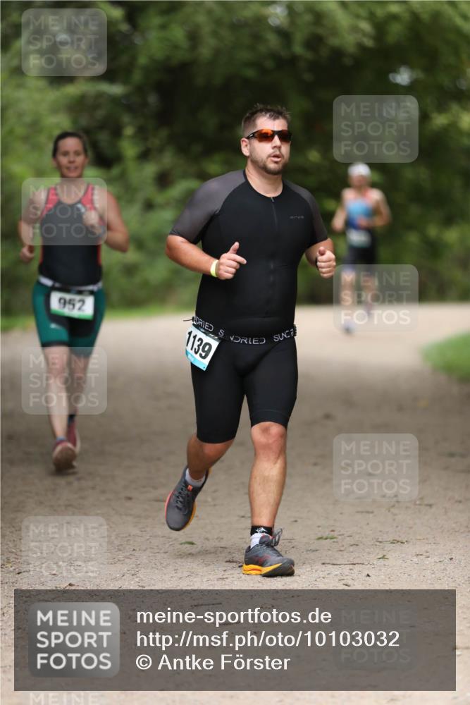 30.08.2026 - Elbe Triathlon Hamburg Antke Förster http://msf.ph/oto/10103032 30.08.2026 11:33:40 Laufen 952, 1139 meine-sportfotos.de