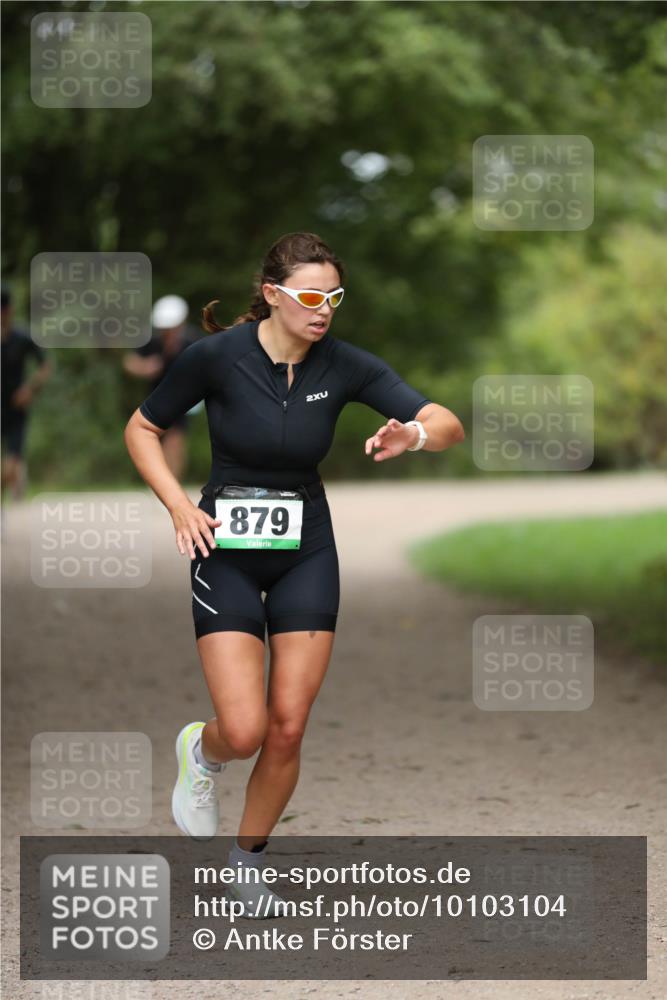 30.08.2026 - Elbe Triathlon Hamburg Antke Förster http://msf.ph/oto/10103104 30.08.2026 11:34:32 Laufen 879, 2 meine-sportfotos.de