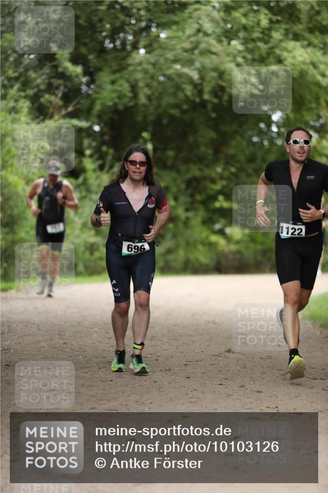 30.08.2026 - Elbe Triathlon Hamburg Antke Förster http://msf.ph/oto/10103126 30.08.2026 11:34:49 Laufen 696, 1122 meine-sportfotos.de