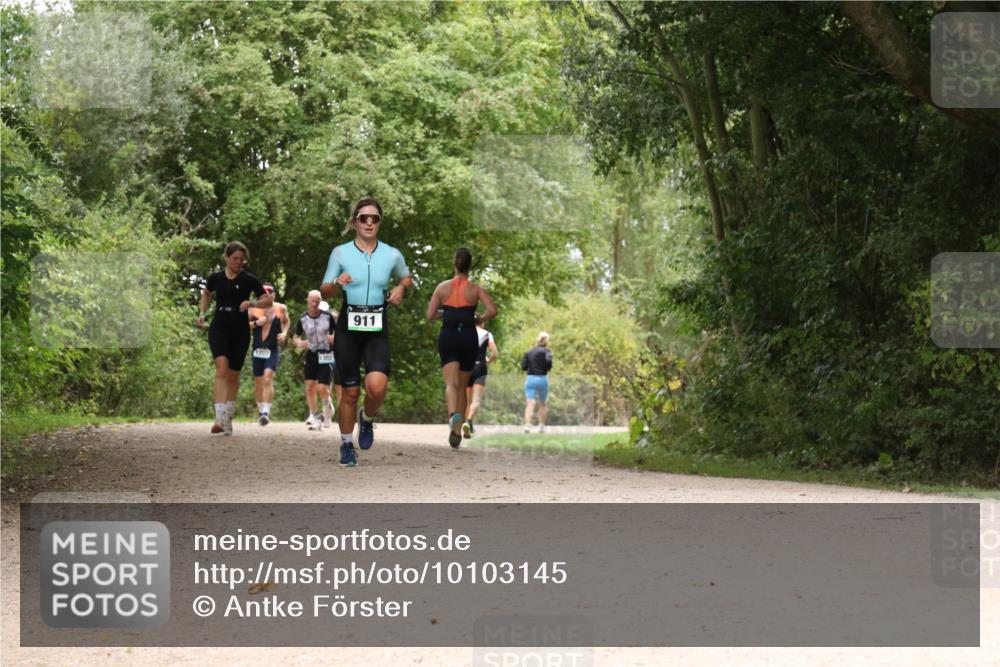 30.08.2026 - Elbe Triathlon Hamburg Antke Förster http://msf.ph/oto/10103145 30.08.2026 11:38:16 Laufen 202, 1302, 911 meine-sportfotos.de