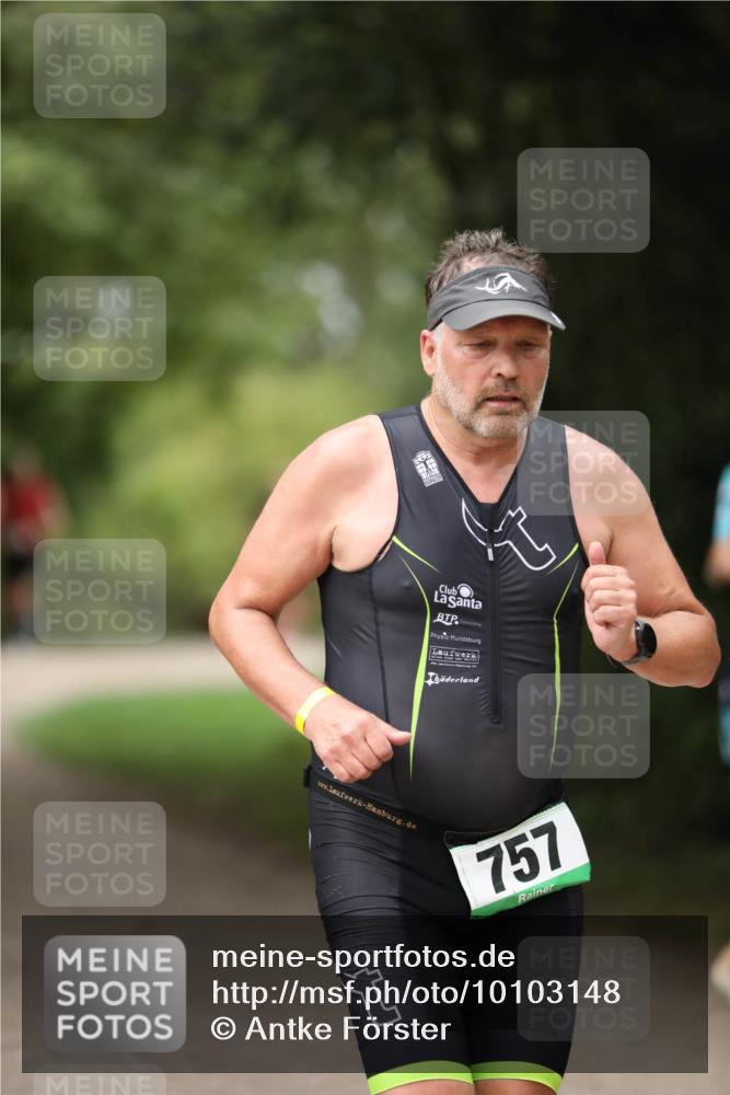 30.08.2026 - Elbe Triathlon Hamburg Antke Förster http://msf.ph/oto/10103148 30.08.2026 11:34:59 Laufen 757 meine-sportfotos.de
