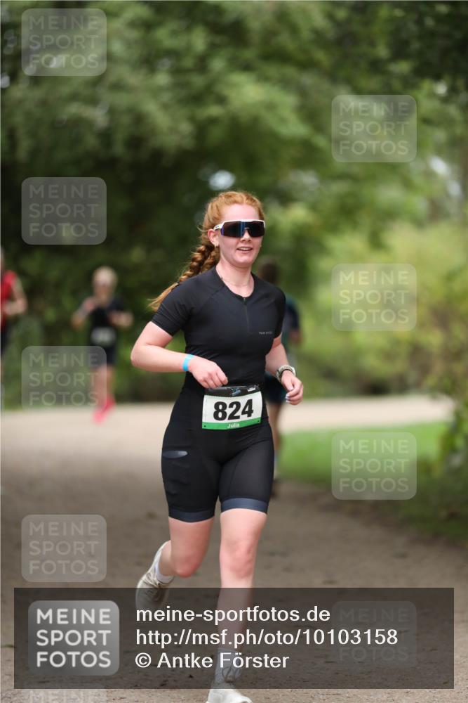 30.08.2026 - Elbe Triathlon Hamburg Antke Förster http://msf.ph/oto/10103158 30.08.2026 11:35:03 Laufen 824 meine-sportfotos.de