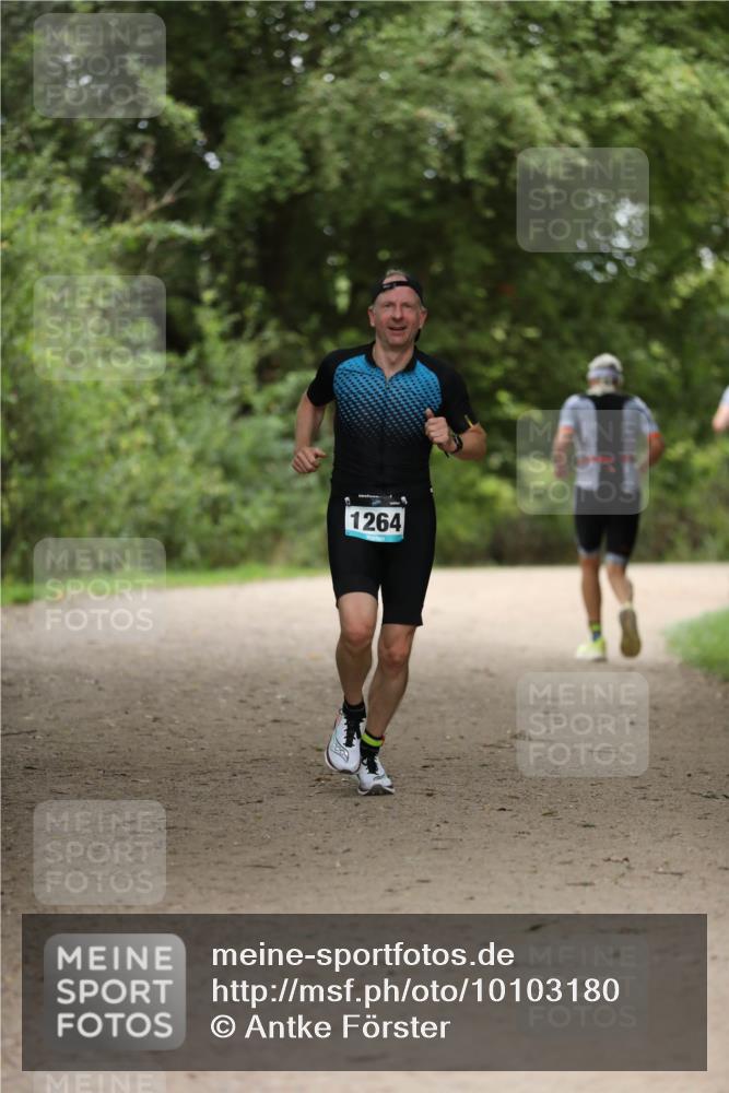 30.08.2026 - Elbe Triathlon Hamburg Antke Förster http://msf.ph/oto/10103180 30.08.2026 11:35:21 Laufen 1264 meine-sportfotos.de