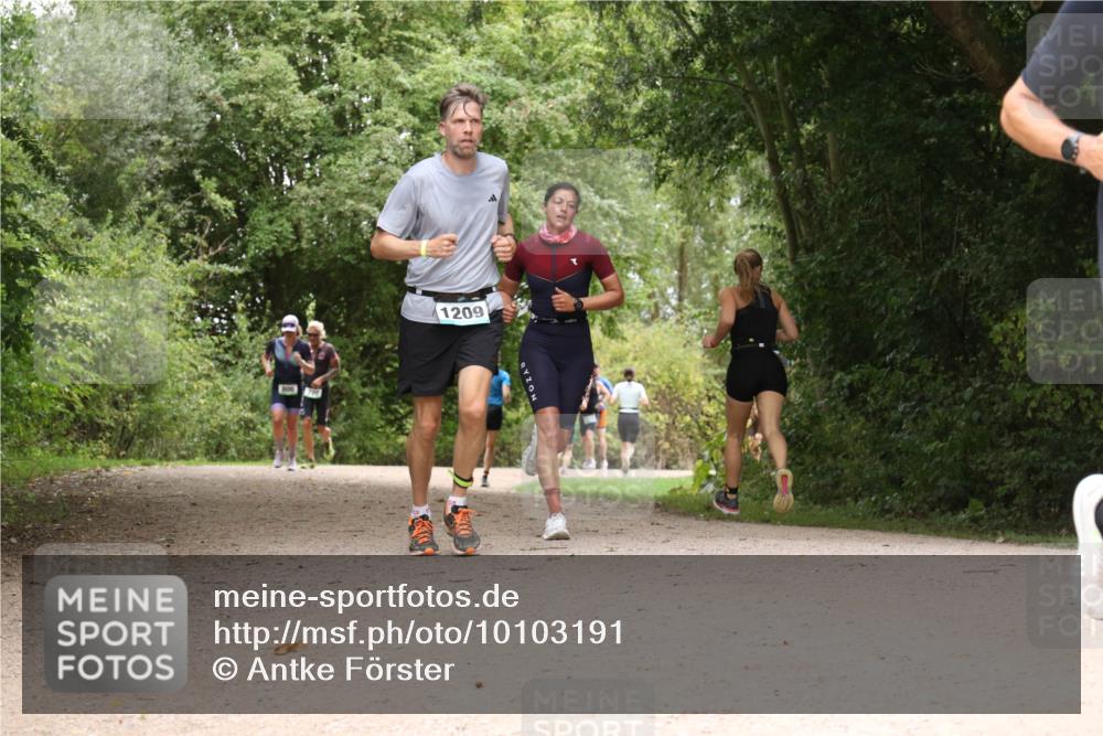 30.08.2026 - Elbe Triathlon Hamburg Antke Förster http://msf.ph/oto/10103191 30.08.2026 11:38:58 Laufen 806, 1209 meine-sportfotos.de