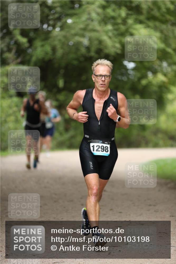 30.08.2026 - Elbe Triathlon Hamburg Antke Förster http://msf.ph/oto/10103198 30.08.2026 11:35:39 Laufen 1298 meine-sportfotos.de