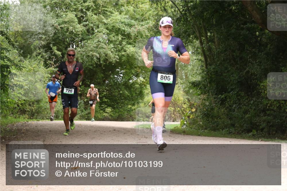 30.08.2026 - Elbe Triathlon Hamburg Antke Förster http://msf.ph/oto/10103199 30.08.2026 11:39:06 Laufen 720, 806 meine-sportfotos.de