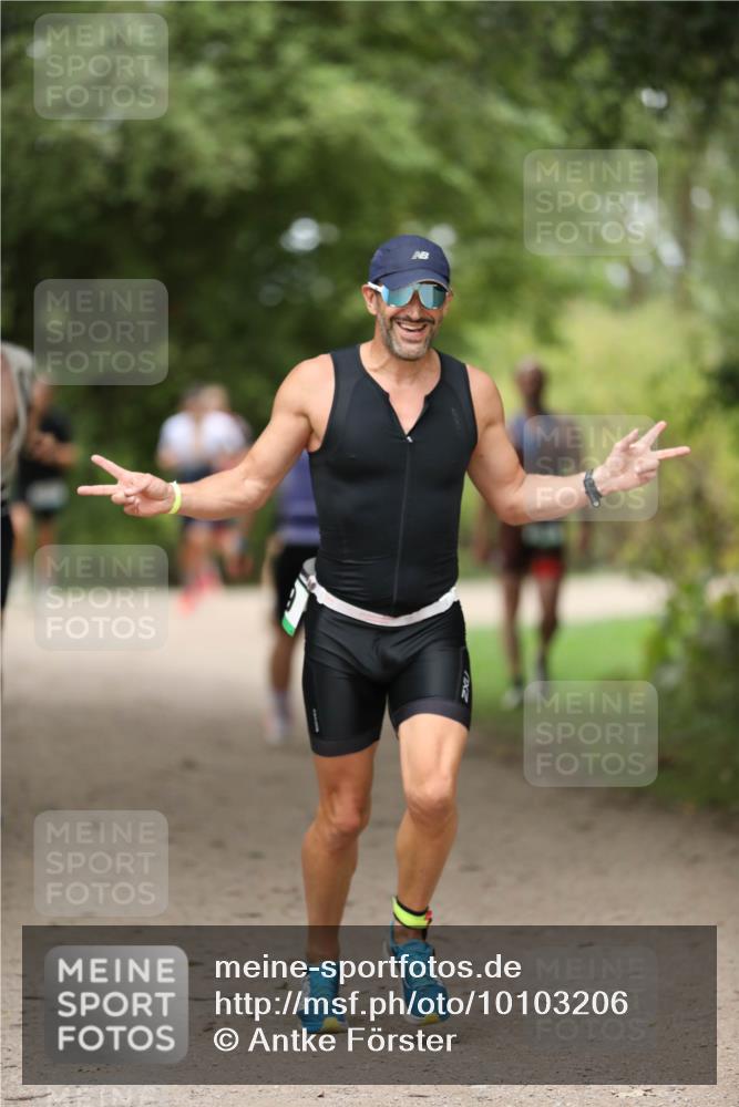 30.08.2026 - Elbe Triathlon Hamburg Antke Förster http://msf.ph/oto/10103206 30.08.2026 11:35:44 Laufen  meine-sportfotos.de
