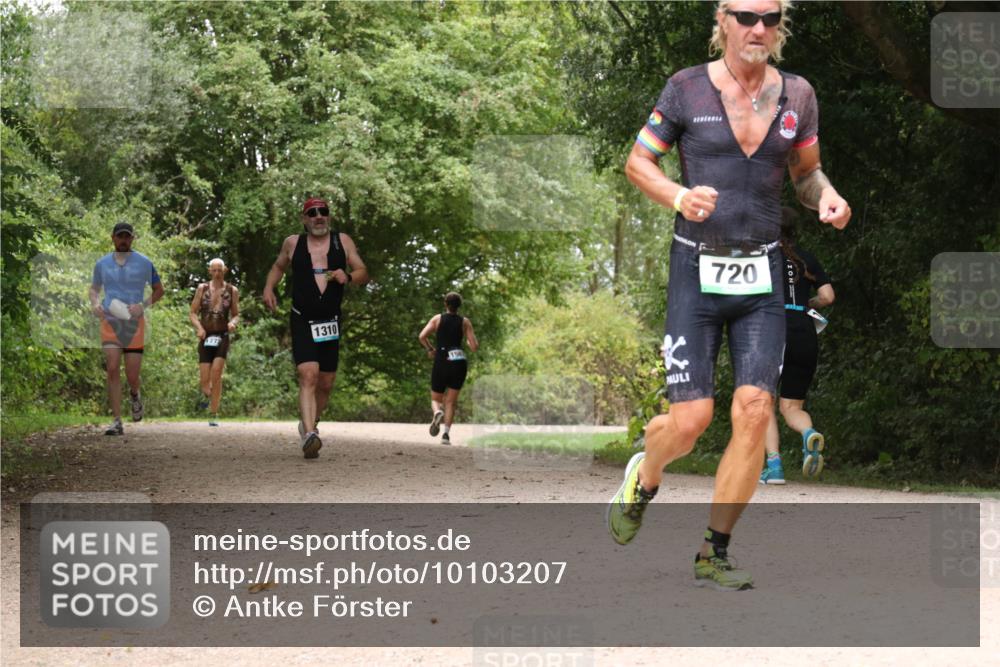 30.08.2026 - Elbe Triathlon Hamburg Antke Förster http://msf.ph/oto/10103207 30.08.2026 11:39:09 Laufen 1310, 720 meine-sportfotos.de
