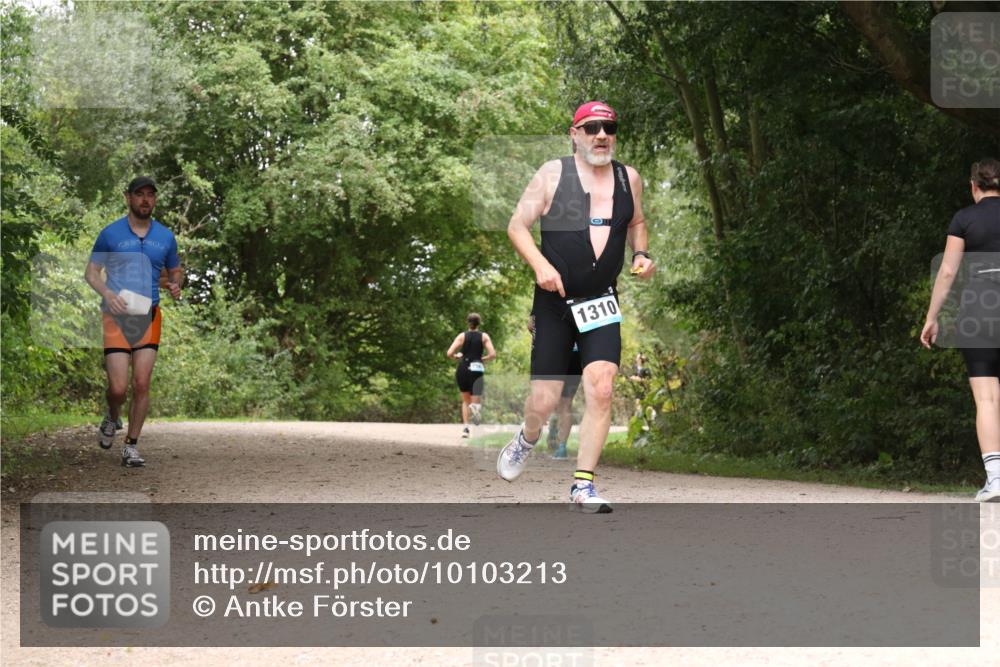 30.08.2026 - Elbe Triathlon Hamburg Antke Förster http://msf.ph/oto/10103213 30.08.2026 11:39:12 Laufen 1310 meine-sportfotos.de