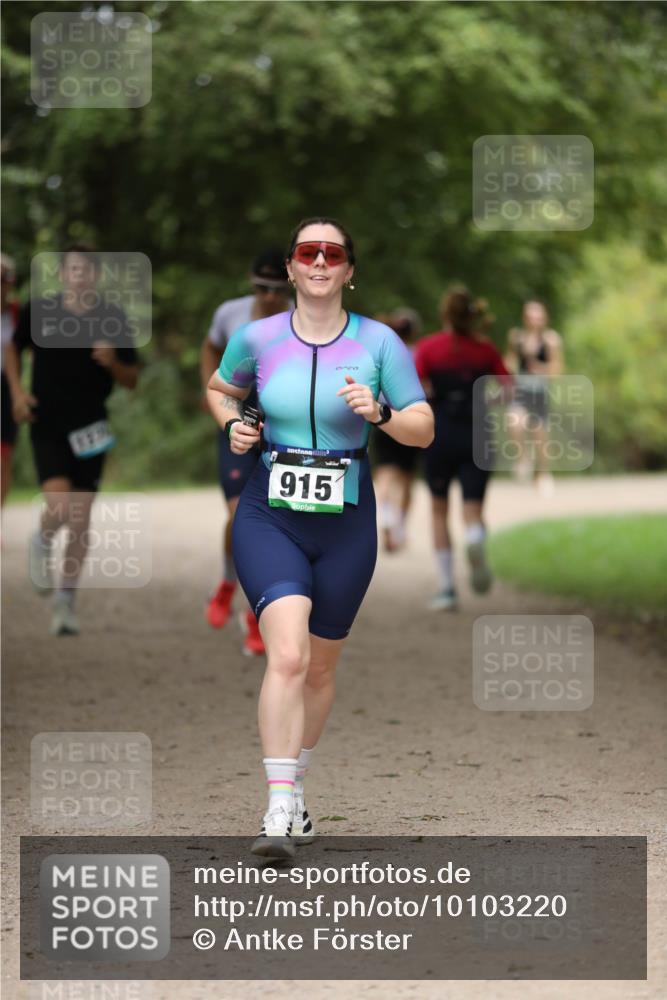 30.08.2026 - Elbe Triathlon Hamburg Antke Förster http://msf.ph/oto/10103220 30.08.2026 11:35:49 Laufen 3, 915 meine-sportfotos.de