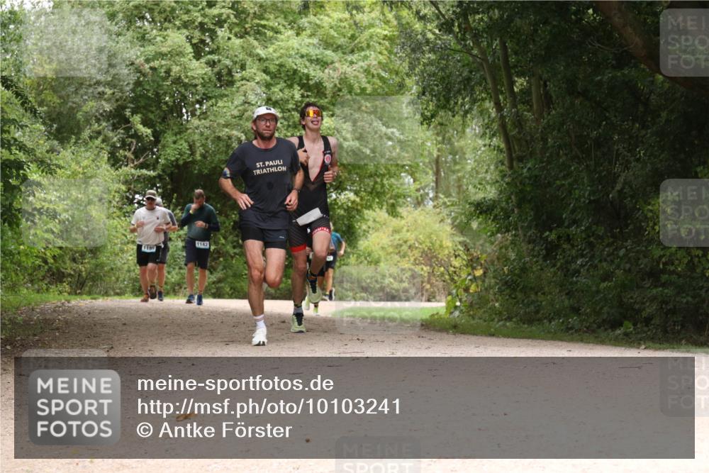 30.08.2026 - Elbe Triathlon Hamburg Antke Förster http://msf.ph/oto/10103241 30.08.2026 11:39:48 Laufen 1195, 1142 meine-sportfotos.de