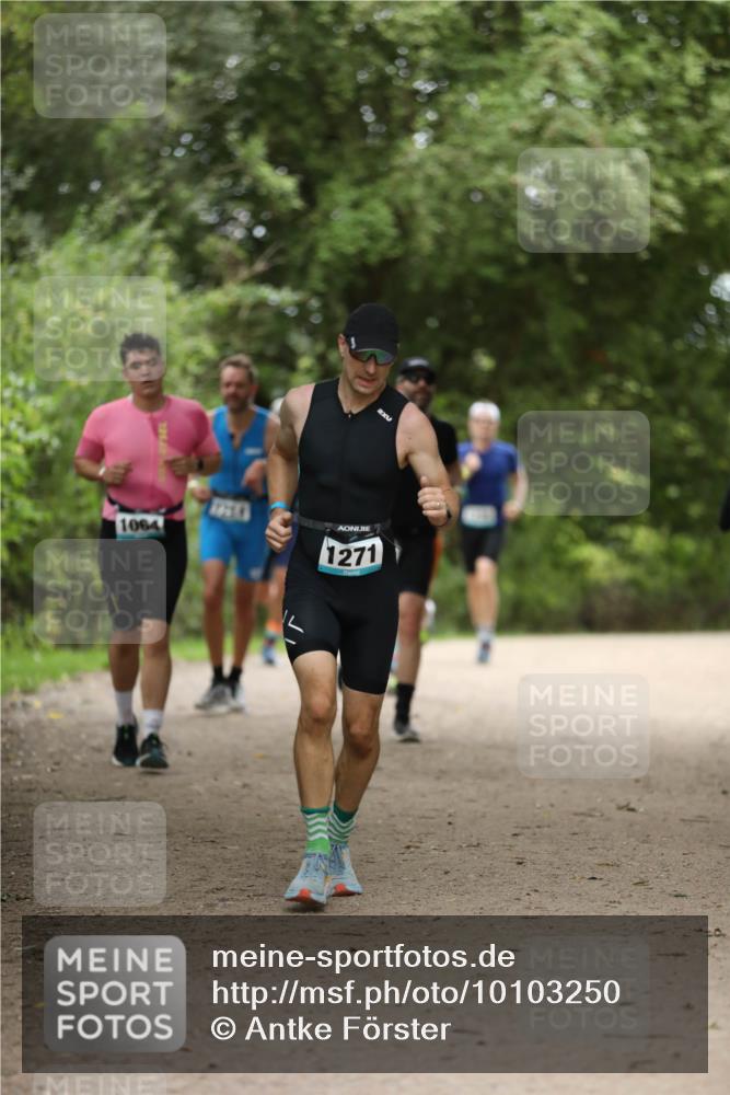 30.08.2026 - Elbe Triathlon Hamburg Antke Förster http://msf.ph/oto/10103250 30.08.2026 11:36:08 Laufen 1064, 2, 1271 meine-sportfotos.de