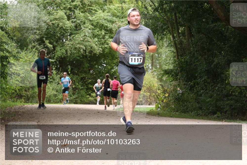 30.08.2026 - Elbe Triathlon Hamburg Antke Förster http://msf.ph/oto/10103263 30.08.2026 11:39:59 Laufen 768, 1117 meine-sportfotos.de