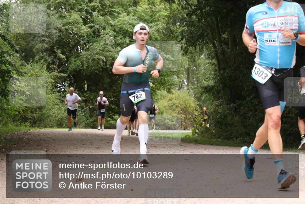 30.08.2026 - Elbe Triathlon Hamburg Antke Förster http://msf.ph/oto/10103289 30.08.2026 11:40:10 Laufen 257, 1327, 792, 1303 meine-sportfotos.de