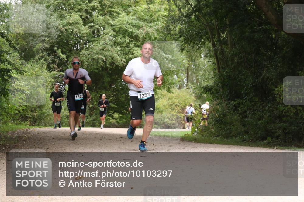 30.08.2026 - Elbe Triathlon Hamburg Antke Förster http://msf.ph/oto/10103297 30.08.2026 11:40:18 Laufen 946, 1325, 1257 meine-sportfotos.de