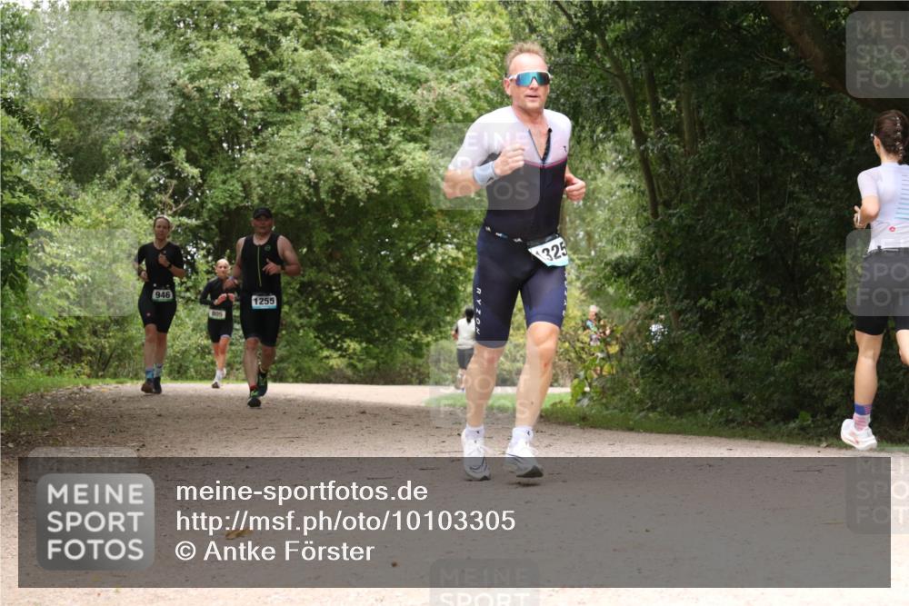 30.08.2026 - Elbe Triathlon Hamburg Antke Förster http://msf.ph/oto/10103305 30.08.2026 11:40:20 Laufen 946, 805, 1255, 325 meine-sportfotos.de
