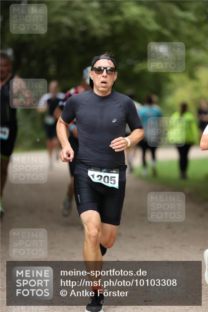 30.08.2026 - Elbe Triathlon Hamburg Antke Förster http://msf.ph/oto/10103308 30.08.2026 11:36:38 Laufen 205, 001 meine-sportfotos.de