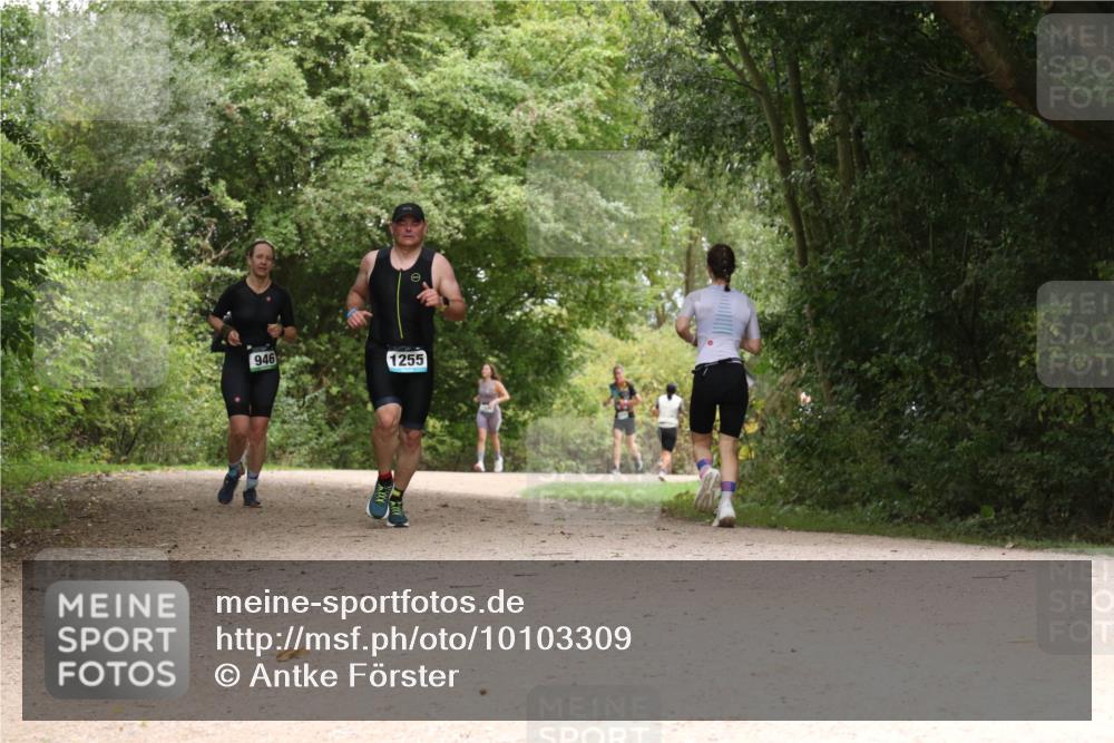 30.08.2026 - Elbe Triathlon Hamburg Antke Förster http://msf.ph/oto/10103309 30.08.2026 11:40:22 Laufen 946, 1255 meine-sportfotos.de