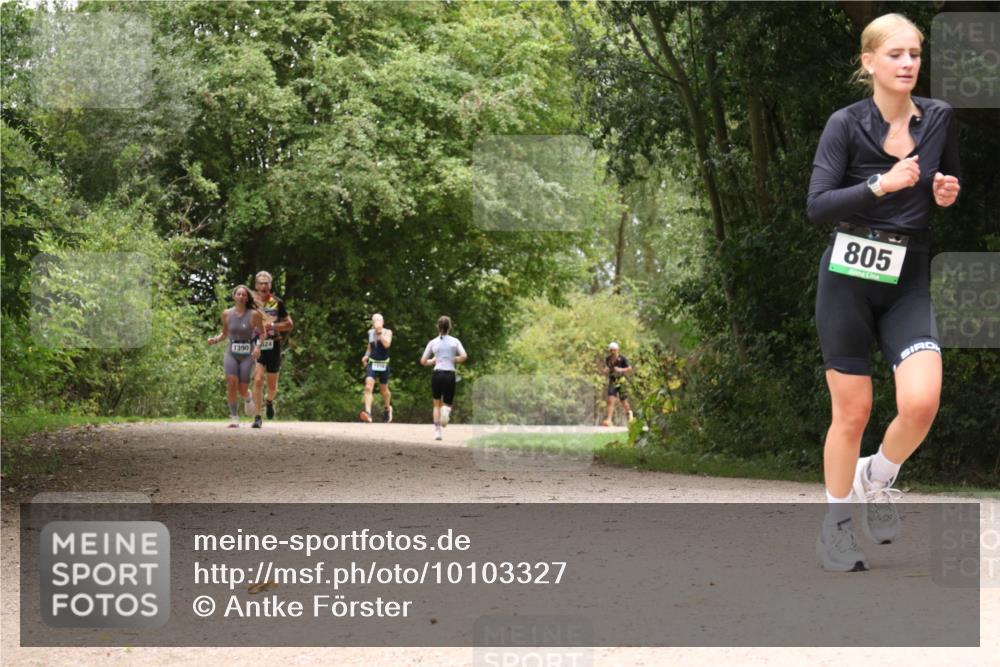 30.08.2026 - Elbe Triathlon Hamburg Antke Förster http://msf.ph/oto/10103327 30.08.2026 11:40:29 Laufen 1390, 24, 805 meine-sportfotos.de