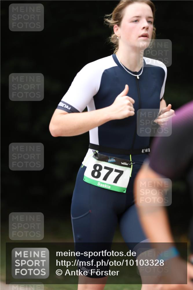 30.08.2026 - Elbe Triathlon Hamburg Antke Förster http://msf.ph/oto/10103328 30.08.2026 11:36:46 Laufen 877 meine-sportfotos.de